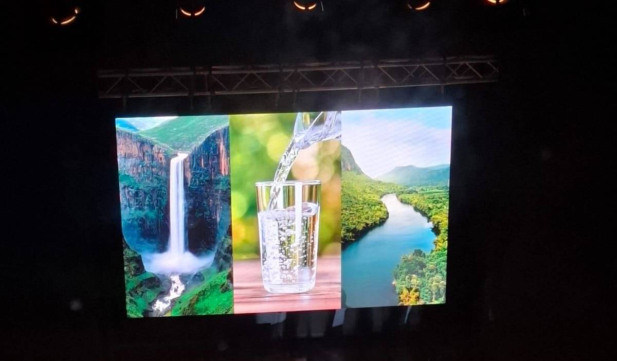 ÎNCHIRIERE PACHET ECRAN LED și LUMINI PENTRU EVENIMENTE