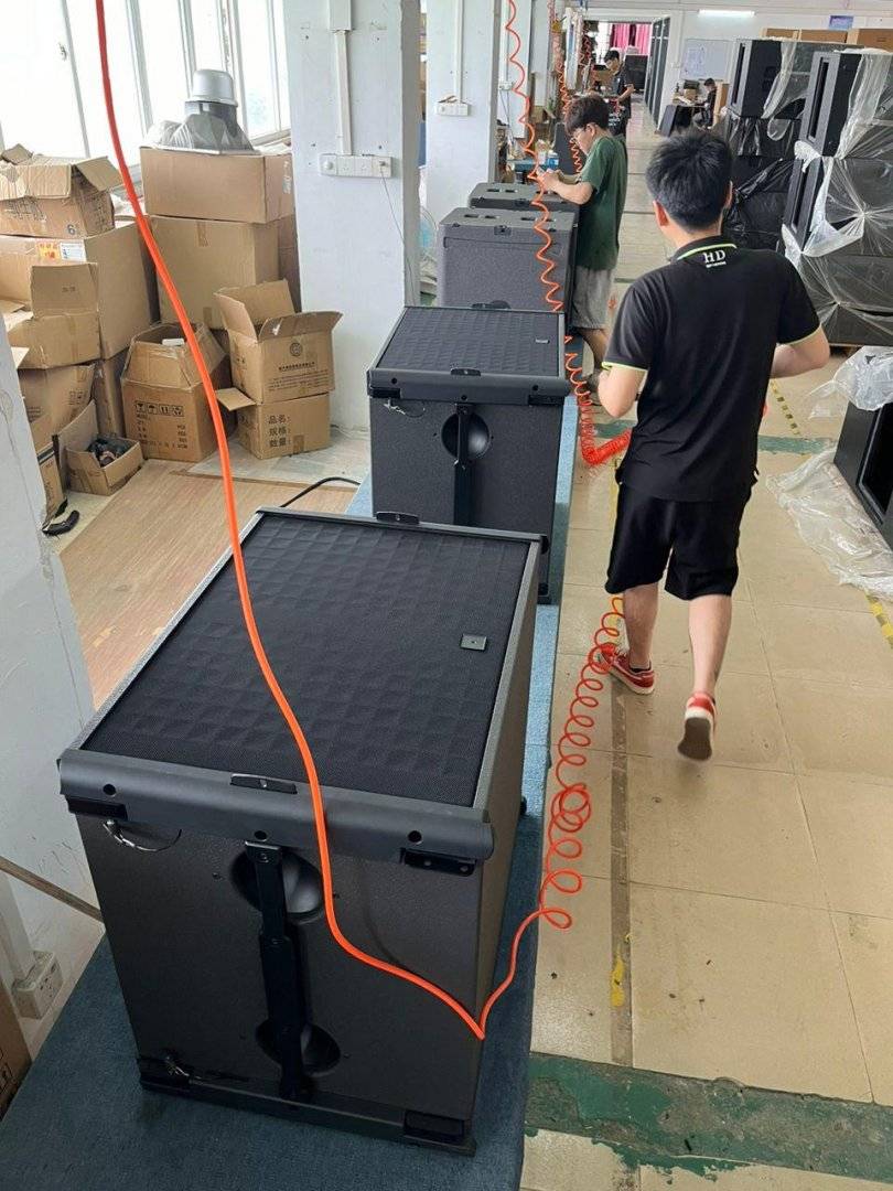 SB18 Subwoofer pasiv 1200 W Echipat cu difuzor B&C 18SW100-8
